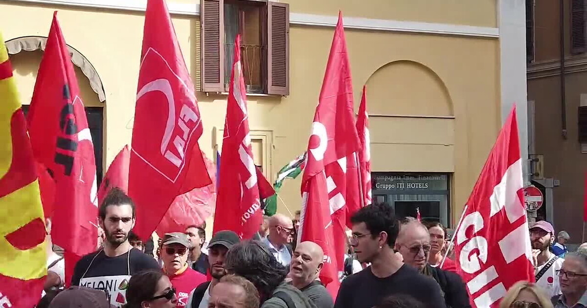 La Cgil contestata durante il presidio per la Flotilla: "Vergogna"