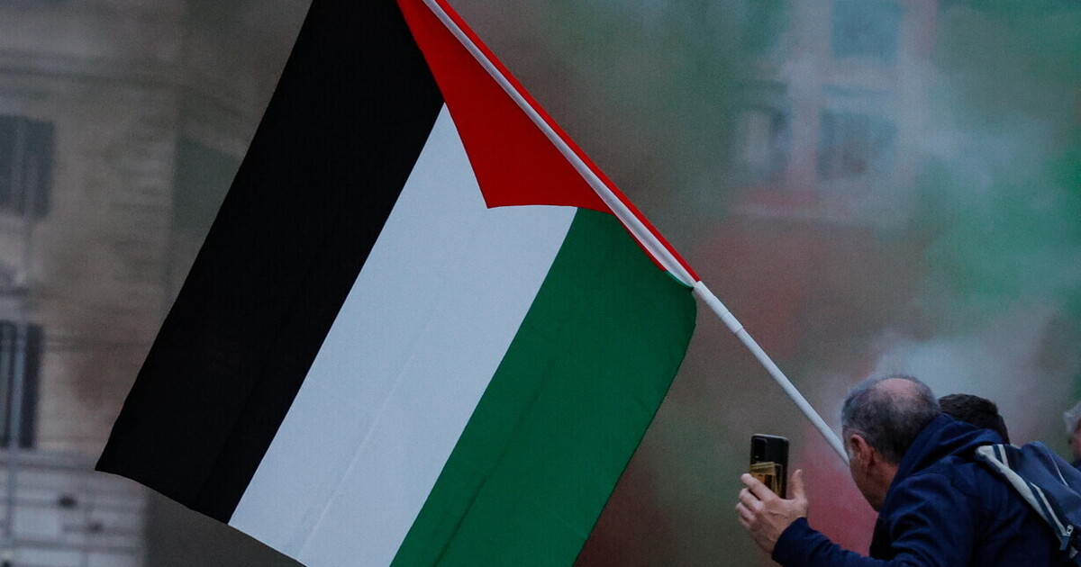 Inneggiava al deltaplano pro Hamas. Sarà ospite all’Università di Siena il 7 ottobre