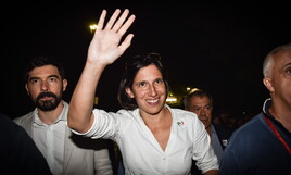 La "notte" di Elly Schlein. Le doppie risoluzioni di Meloni, Flotilla abbordata. Il Pd verso l'astensione