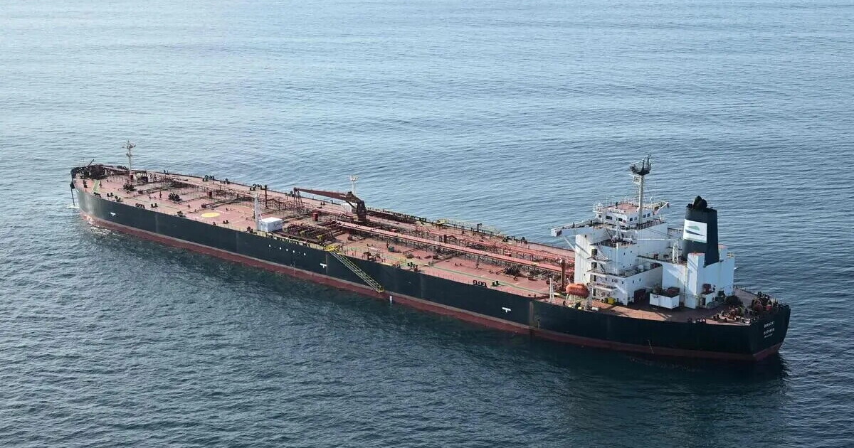 La storia della nave fantasma legata al Cremlino bloccata dai francesi