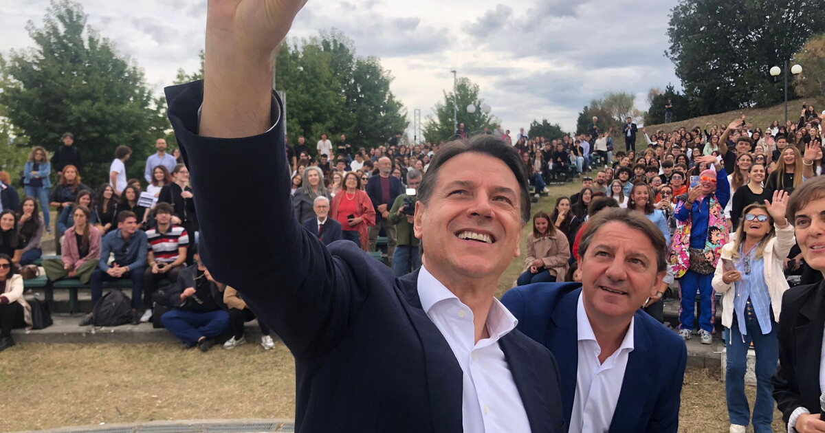 Schlein snobba la Calabria per sciopero e flotilla. Con Tridico per la chiusura c’è solo Conte