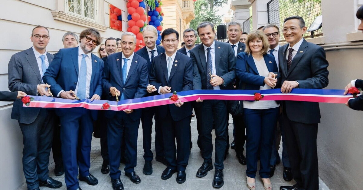 Una mattina a Roma con il ministro degli Esteri taiwanese. Parla Gasparri