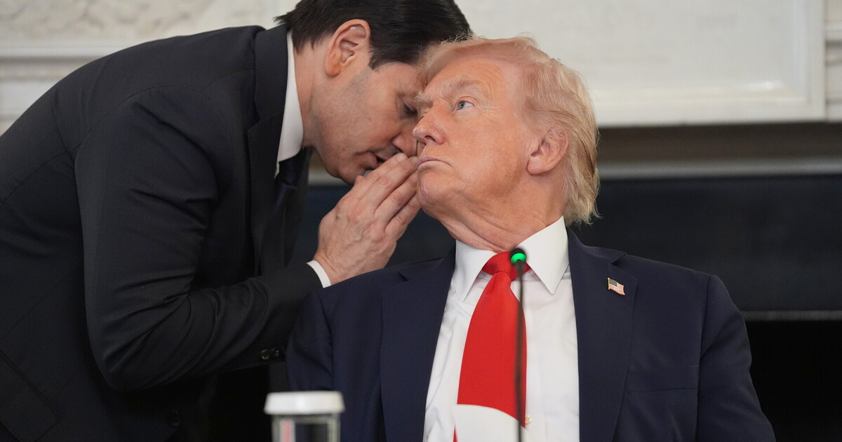Un foglio, due parole, una svolta: Trump riceve il biglietto di Rubio e annuncia la pace tra Israele e Hamas Un foglio, due parole, una svolta: Trump riceve il biglietto di Rubio e annuncia la pace tra Israele e Hamas