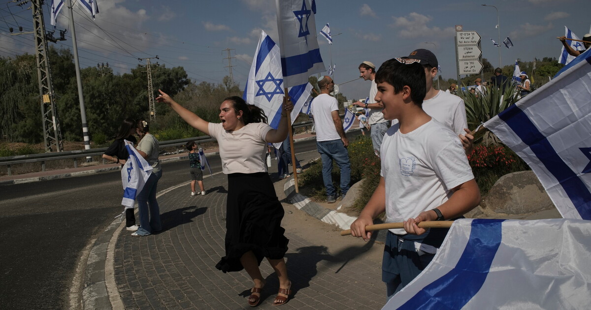 Riconoscere la Palestina lasciando gli ostaggi a Hamas? Vergogna Riconoscere la Palestina lasciando gli ostaggi a Hamas? Vergogna