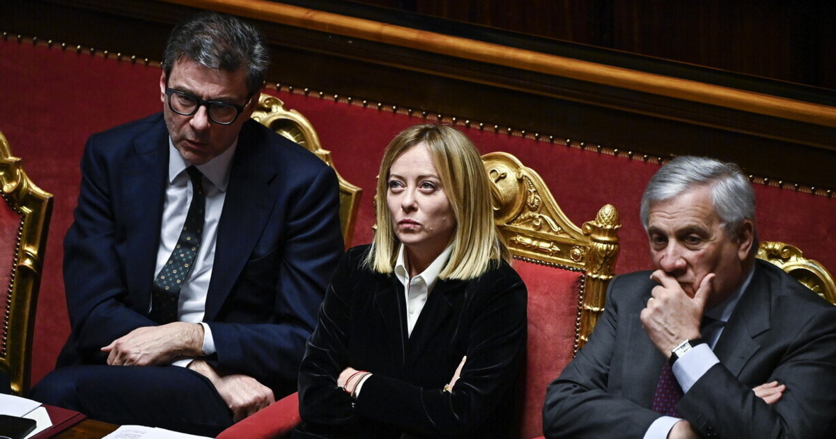 Meloni money. La manovra arriva a 18 miliardi, il nodo resta l’aiuto delle banche. Duello Tajani Giorgetti Meloni money. La manovra arriva a 18 miliardi, il nodo resta l’aiuto delle banche. Duello Tajani Giorgetti