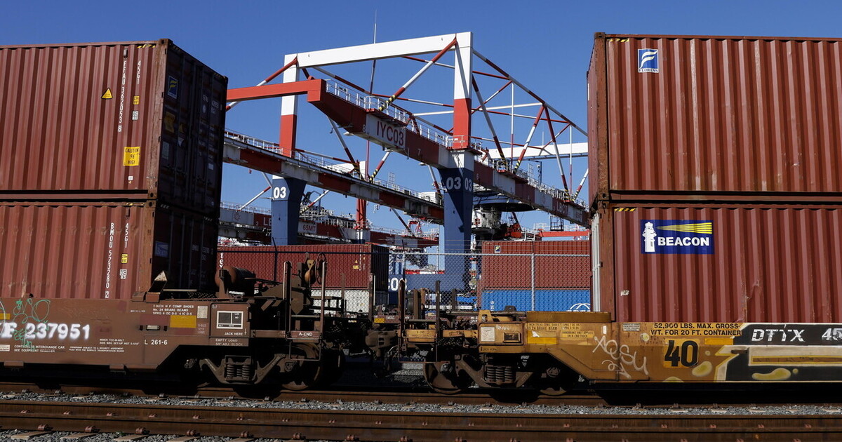 I dazi colpiscono import ed export. Zoppas (Ice): “Ma gli effetti reali ci saranno soltanto nei prossimi mesi” I dazi colpiscono import ed export. Zoppas (Ice): “Ma gli effetti reali ci saranno soltanto nei prossimi mesi”