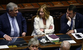 Le capriole di Meloni per non assecondare gli istinti anti bancari di mezzo governo