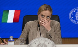 Meloni d'Intesa, la promessa all'ad Carlo Messina: "Nessun furore". Solo 1 miliardo per la Difesa. La sofferenza di Crosetto