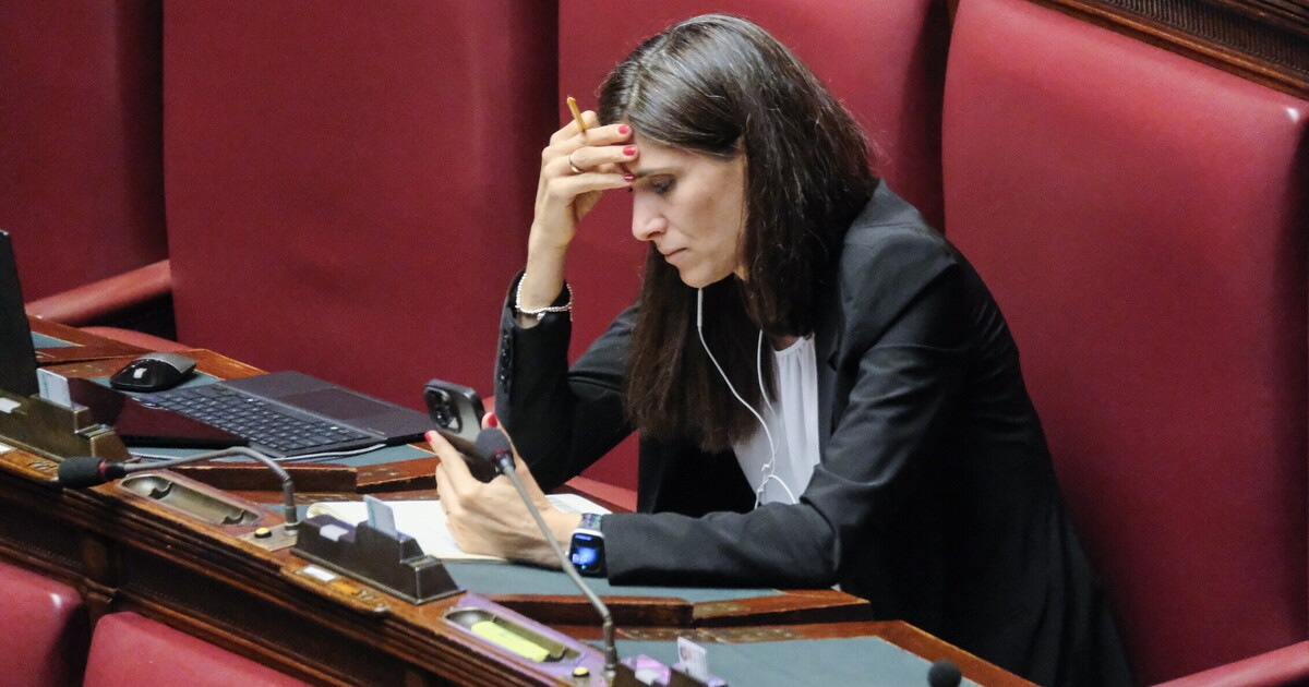 Processo a Chiara Appendino. Taverna: "In un altro partito saresti già stata cacciata" Processo a Chiara Appendino. Taverna: "In un altro partito saresti già stata cacciata"