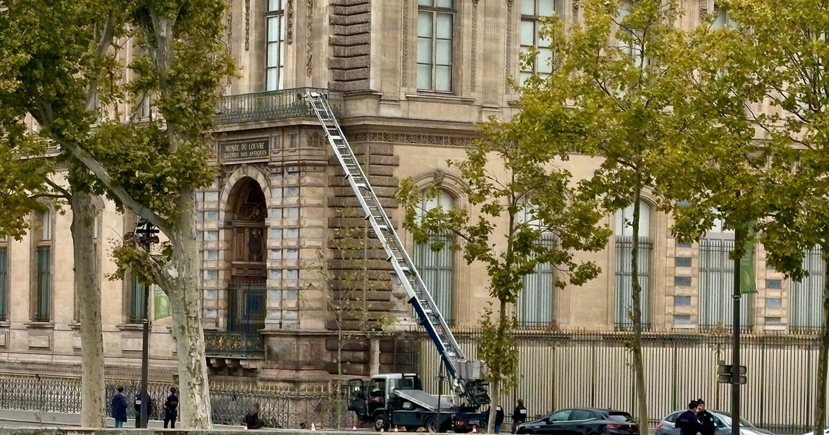 furto al louvre trafugati i gioielli di napoleone sette minuti per rubare un secolo di storia