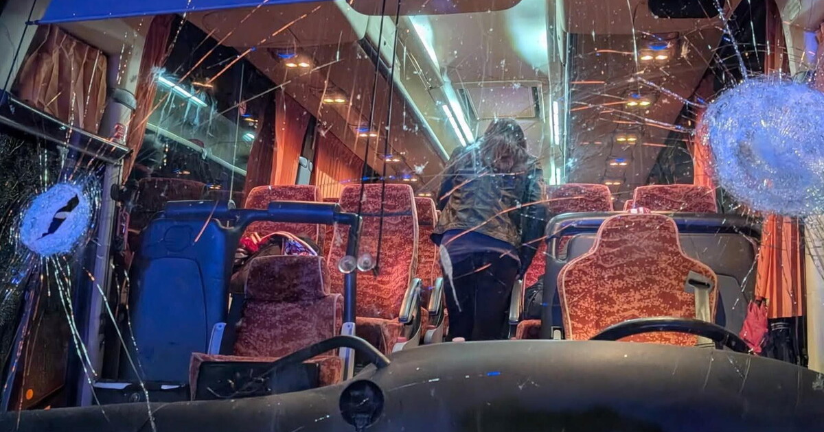 nell aggressione al pullman del pistoia basket lo sport e il tifo non c entrano c entra la follia del branco