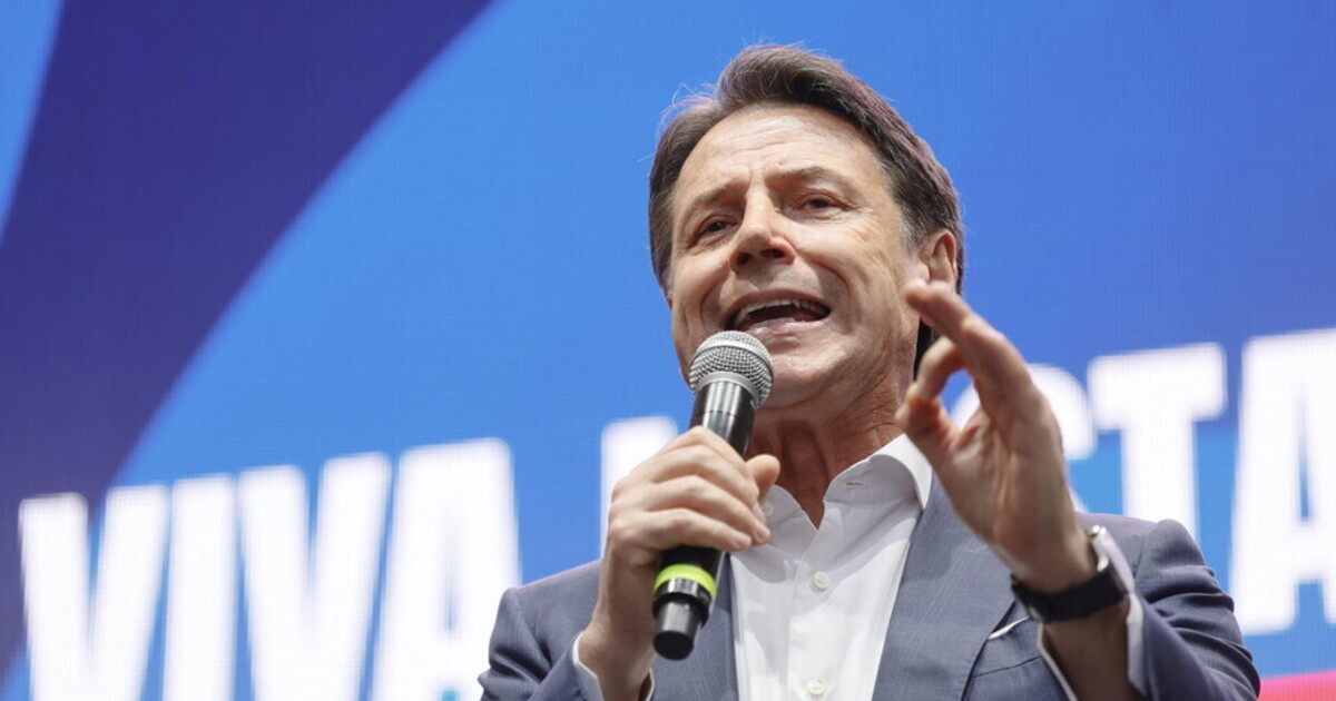 La piazza per Ranucci diventa la scena del nuovo Conte, leader del centrosinistra. Mistero Schlein La piazza per Ranucci diventa la scena del nuovo Conte, leader del centrosinistra. Mistero Schlein