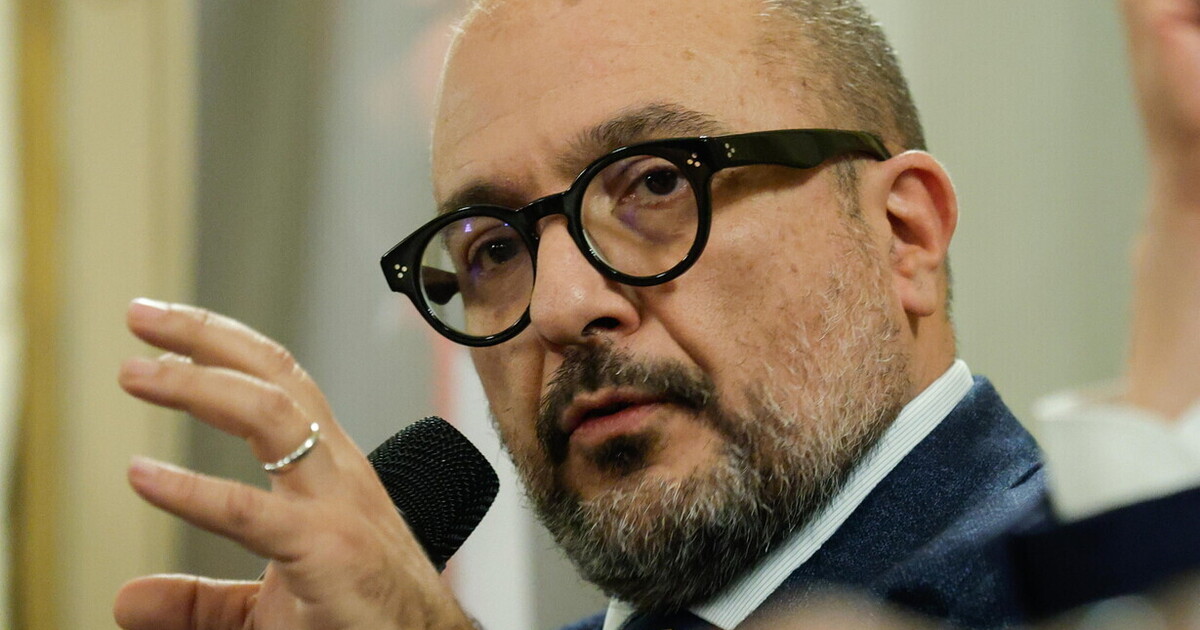 Alla fine Sangiuliano scioglie le riserve: sarà capolista di FdI in Campania Alla fine Sangiuliano scioglie le riserve: sarà capolista di FdI in Campania