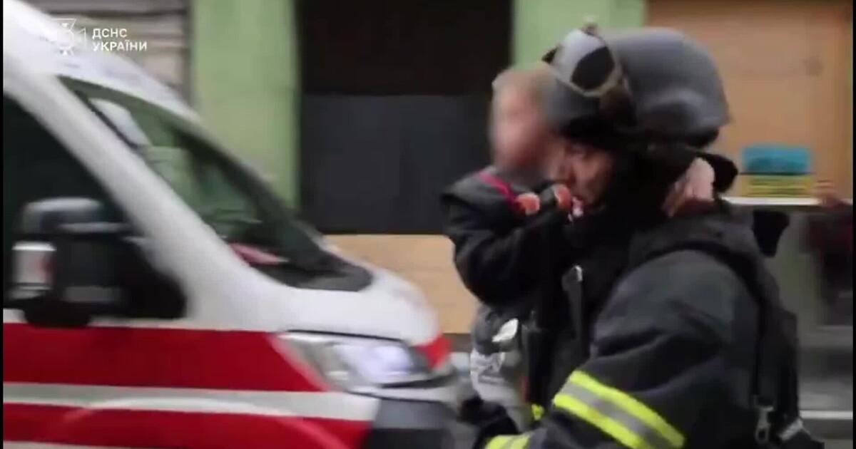 Attacco russo su un asilo a Kharkiv. Zelensky: “Uno sputo in faccia a chi chiede la pace”
