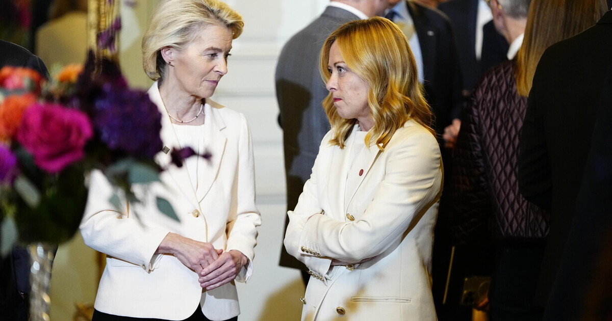 Meloni incontra von der Leyen a margine del Consiglio europeo: "Urgente un intervento sulle auto" Meloni incontra von der Leyen a margine del Consiglio europeo: "Urgente un intervento sulle auto"