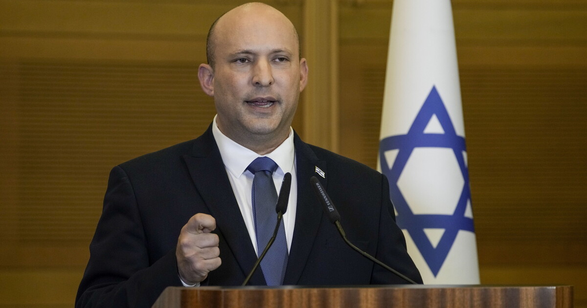 Naftali Bennett incontra curiosi ed elettori e promette: curerò Israele Naftali Bennett incontra curiosi ed elettori e promette: curerò Israele