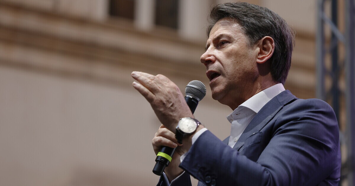 La striscia di Conte. L’ex premier in versione pro Pal a Roma e in versione democristiana a Napoli La striscia di Conte. L’ex premier in versione pro Pal a Roma e in versione democristiana a Napoli