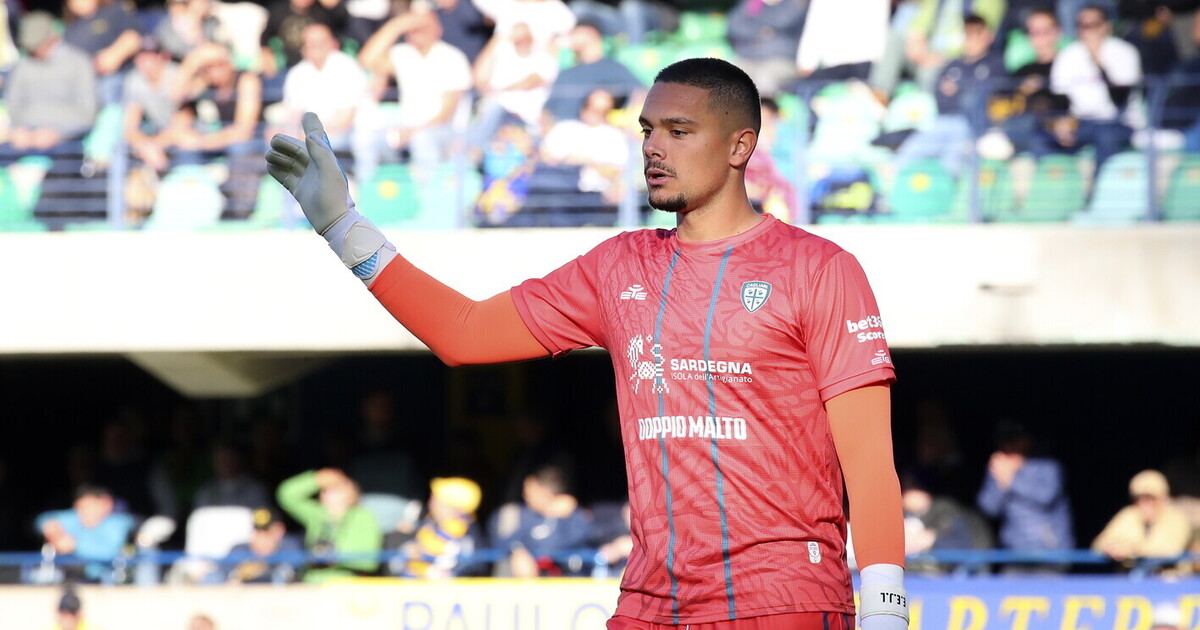 anche qualche tifoso dell hellas ha applaudito elia caprile da Ilfoglio.it anche qualche tifoso dell hellas ha applaudito elia caprile