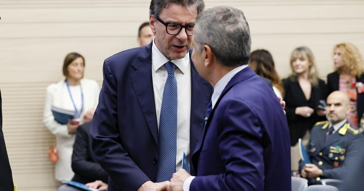 come le banche possono sostenere il paese panetta e giorgetti due mondi a confronto da Ilfoglio.it come le banche possono sostenere il paese panetta e giorgetti due mondi a confronto