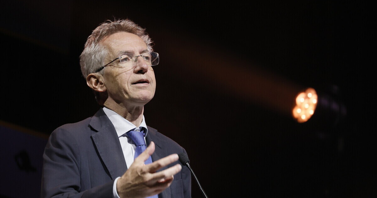 Tutte le strade, a sinistra, portano a Manfredi. Segni, disegni, indizi Tutte le strade, a sinistra, portano a Manfredi. Segni, disegni, indizi