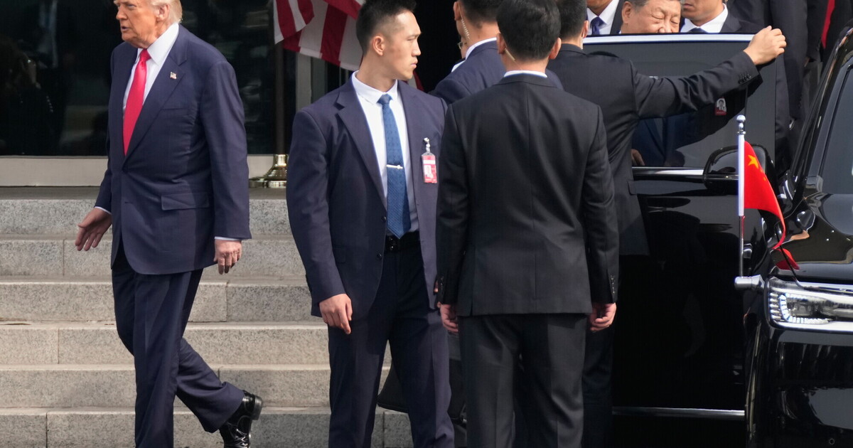 Trump, manipolato da Xi, ha ottenuto ben poco dal vertice di Busan Trump, manipolato da Xi, ha ottenuto ben poco dal vertice di Busan