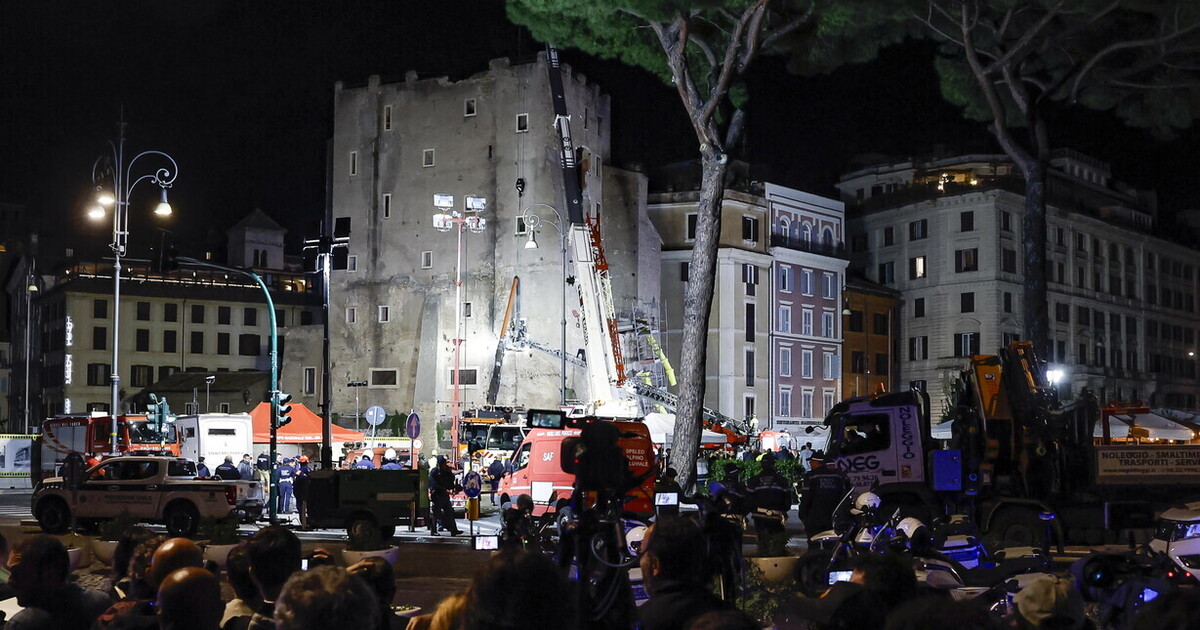 e morto l operaio intrappolato sotto le macerie della torrei dei conti