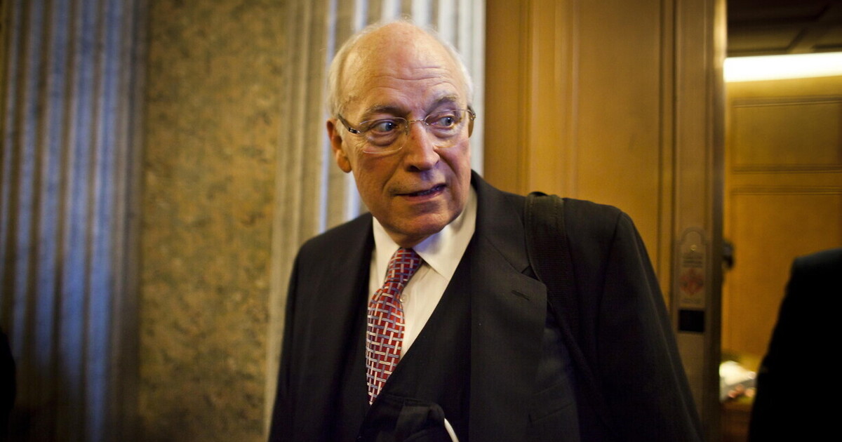 Furbo, nascosto per principio e cattivo come la pece, ogni azione di Cheney era il tutto elettrizzante della politica Furbo, nascosto per principio e cattivo come la pece, ogni azione di Cheney era il tutto elettrizzante della politica