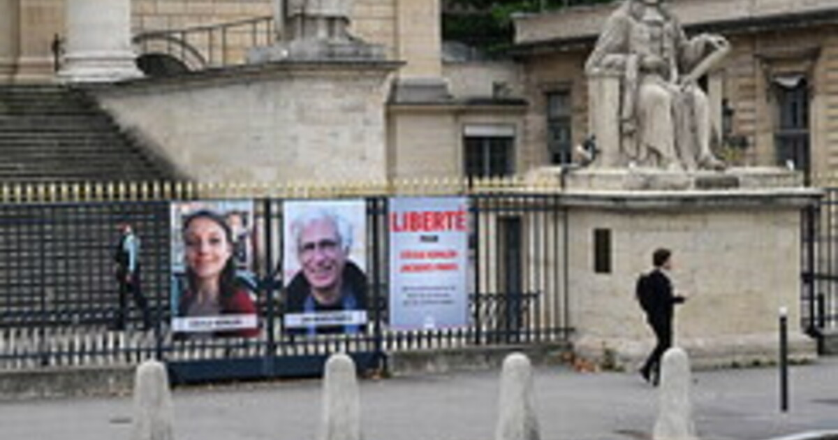 Scarcerati dopo tre anni Cécile Kohler e Jacques Paris, i due francesi detenuti in Iran Scarcerati dopo tre anni Cécile Kohler e Jacques Paris, i due francesi detenuti in Iran