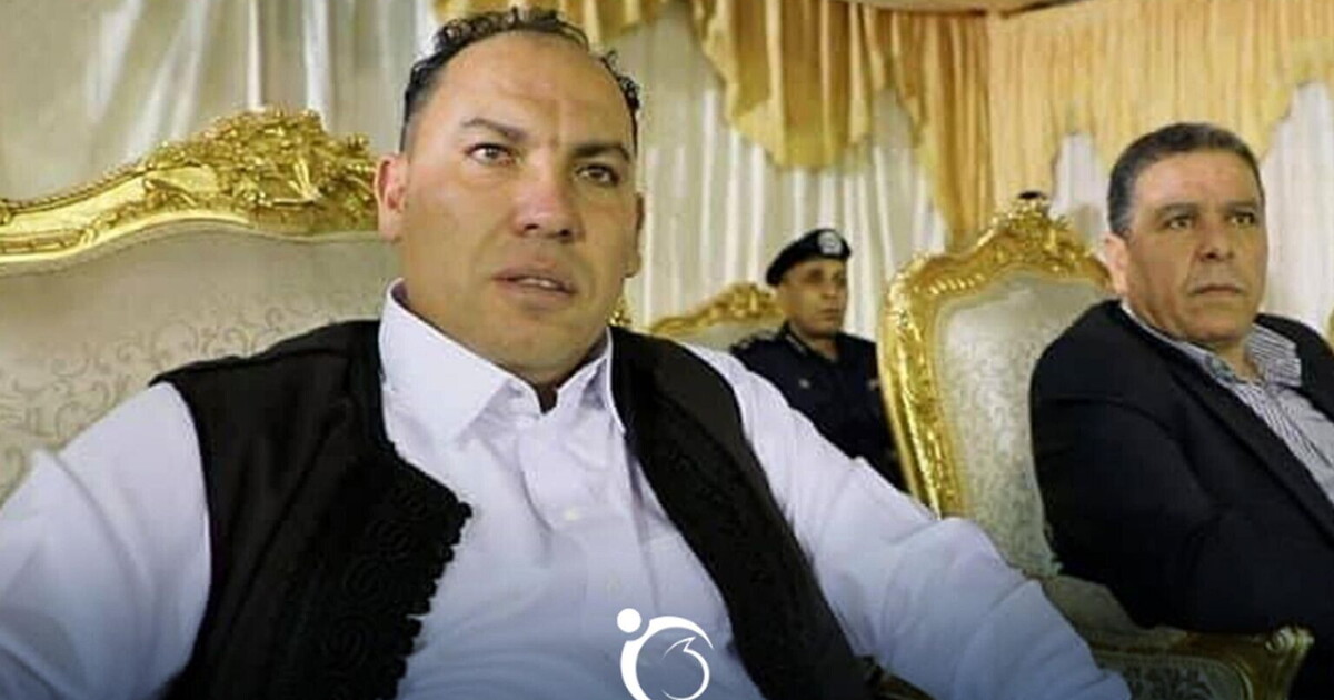 Il ghigno di Almasri, in manette a Tripoli. Ma il suo futuro è tutto da scrivere