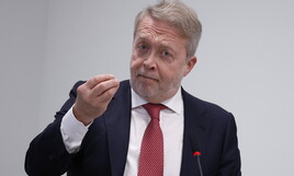 E Ghiglia si difende: "Nessun motivo per fare un passo indietro"