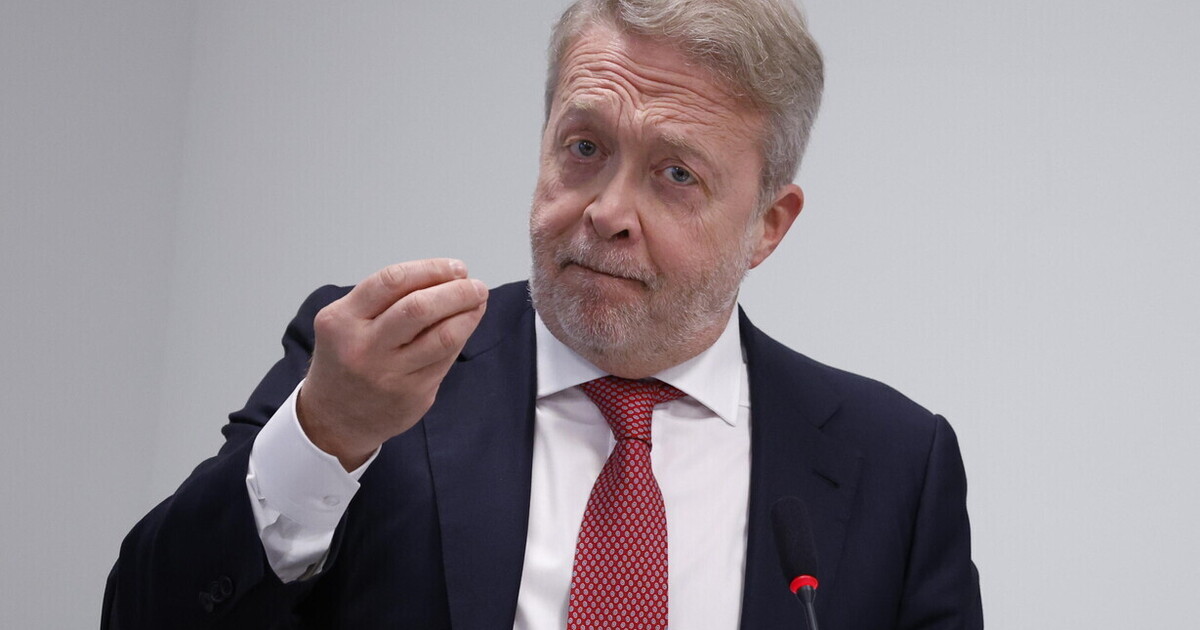 E Ghiglia si difende: "Nessun motivo per fare un passo indietro"