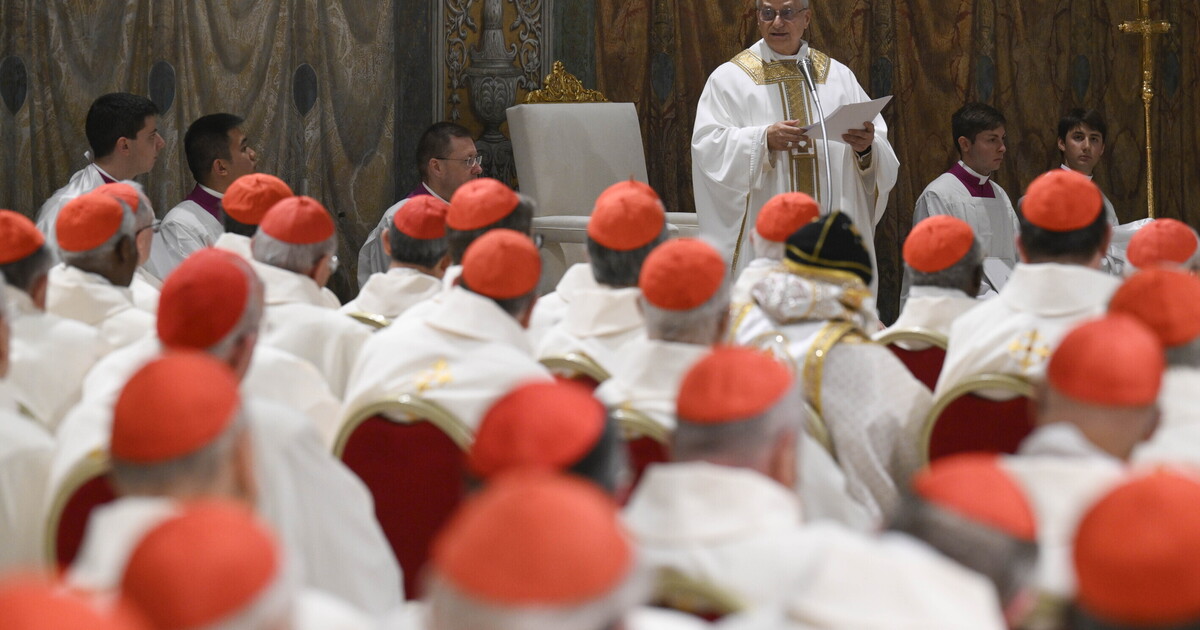 Dopo dodici anni il Papa raduna i cardinali in concistoro straordinario. Il pontificato entra nel vivo