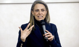 Il Consiglio regionale l'ha sfiduciata, ma Picchi resta in giunta. Fontana: "Non ci sono elementi per la revoca"