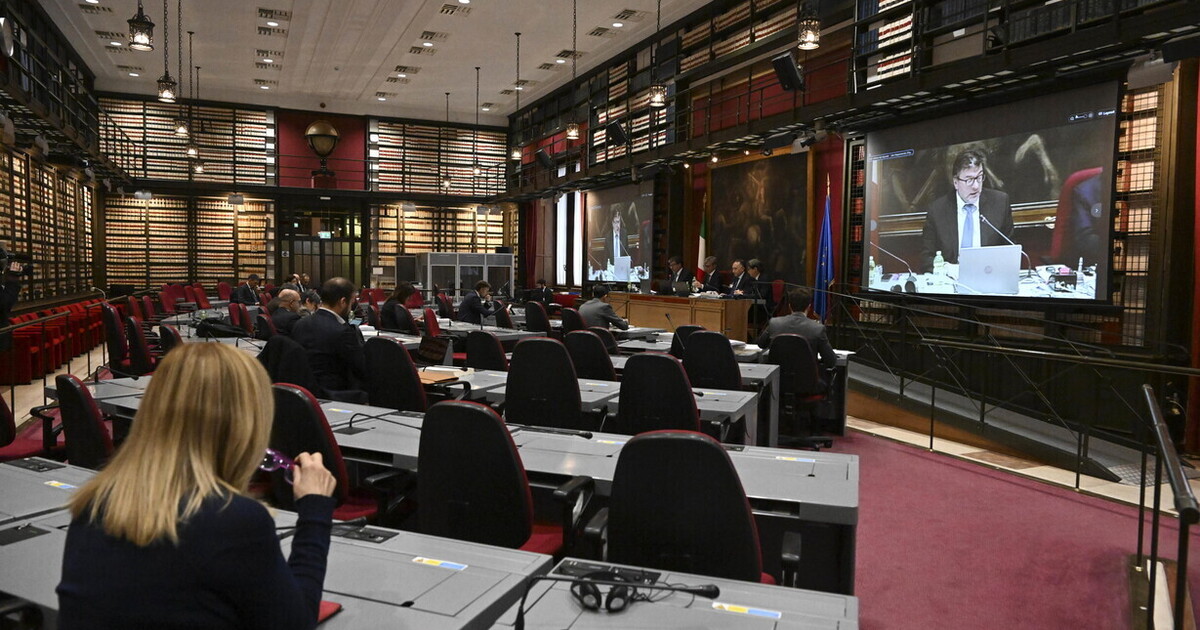 Il centrodestra lascia le audizioni in mano all’opposizione. E poi si lamenta con Bankitalia e Upb