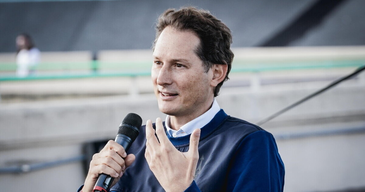 Bene in Borsa, male in pista, e ora la strigliata di Elkann ai piloti. Che cosa non va alla Ferrari