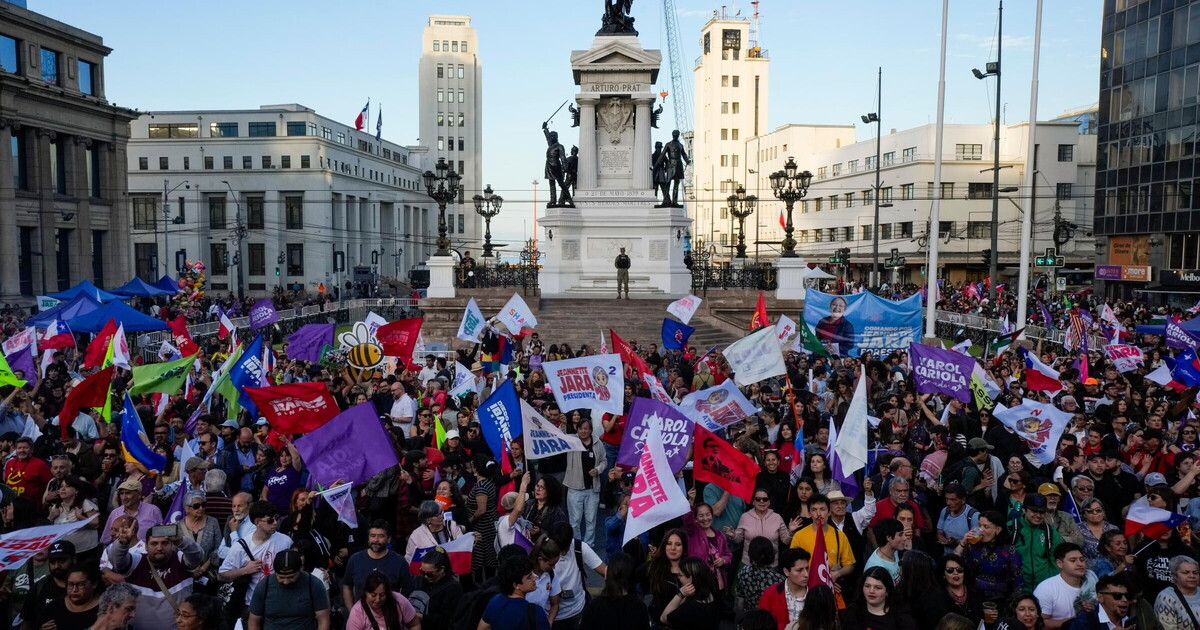 La Carrà, il rap, il passato. Così il Cile al voto si divide tra una comunista e una destra dura La Carrà, il rap, il passato. Così il Cile al voto si divide tra una comunista e una destra dura