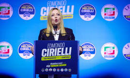 Meloni, la berlingueriana: austerità, Bagnoli, femminismo, banche. La spallata a sinistra: "No a ricette tardo comuniste"