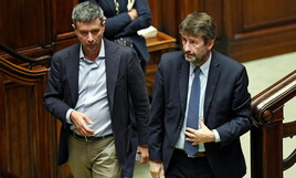 Schlein & co trasformano Montepulciano in una saga nannimorettiana