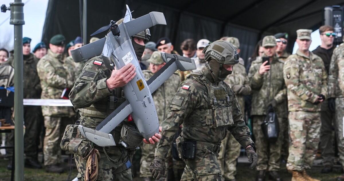 La Silicon in armi. Per non “amare la Bomba” secondo Alex Karp c’è un solo modo: dominare le armi con l’AI