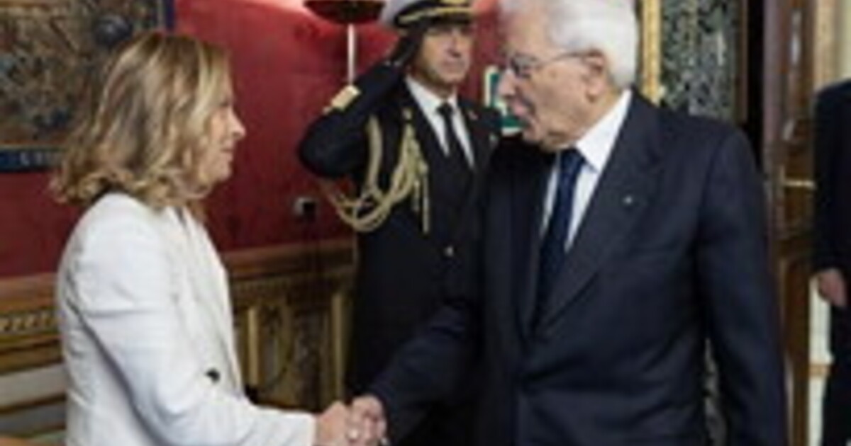 Dopo le polemiche, Meloni al Quirinale per incontrare Mattarella Dopo le polemiche, Meloni al Quirinale per incontrare Mattarella