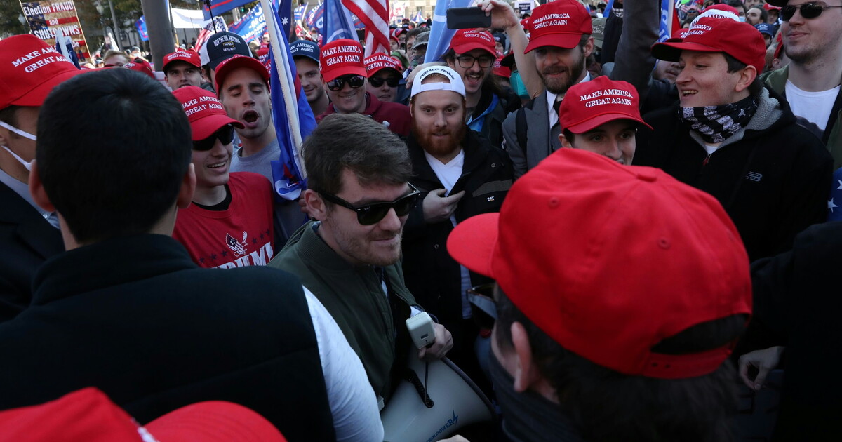 Il piccolo nazi Nick Fuentes ha rotto tutti i tabù sull