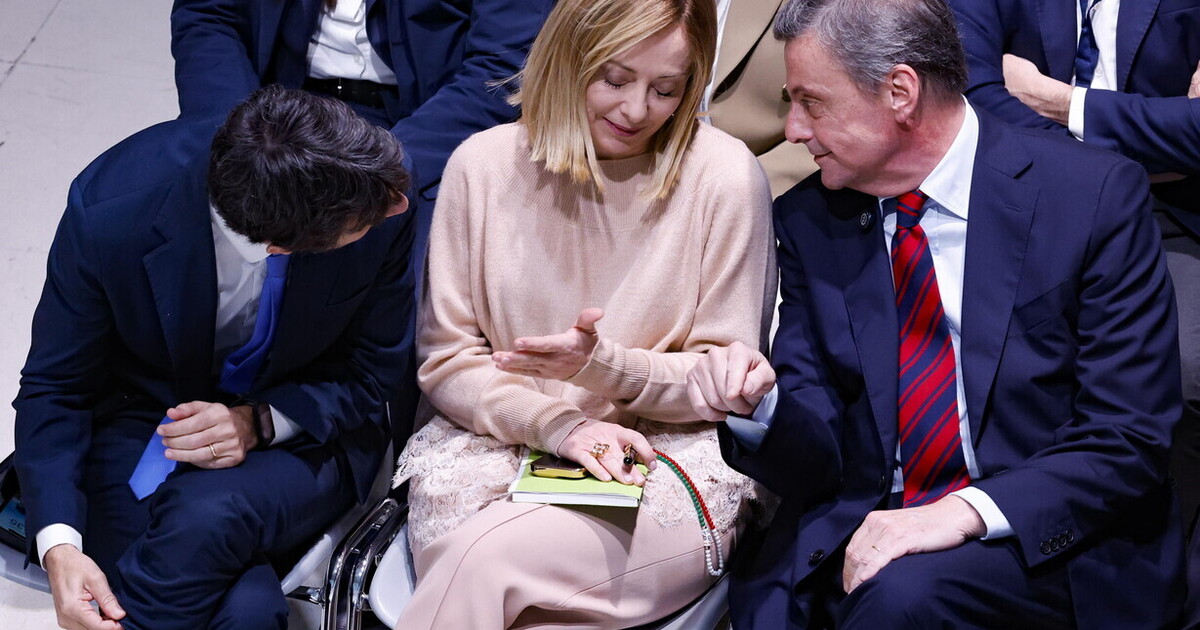 calenda meloni ha cambiato linea con kyiv ora deve scegliere o trump o l europa da Ilfoglio.it calenda meloni ha cambiato linea con kyiv ora deve scegliere o trump o l europa