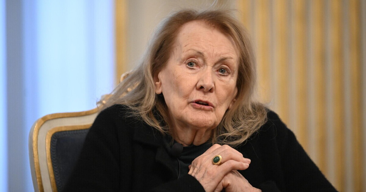 i vestiti lungo il corridoio o in un mucchietto in cucina annie ernaux e le foto