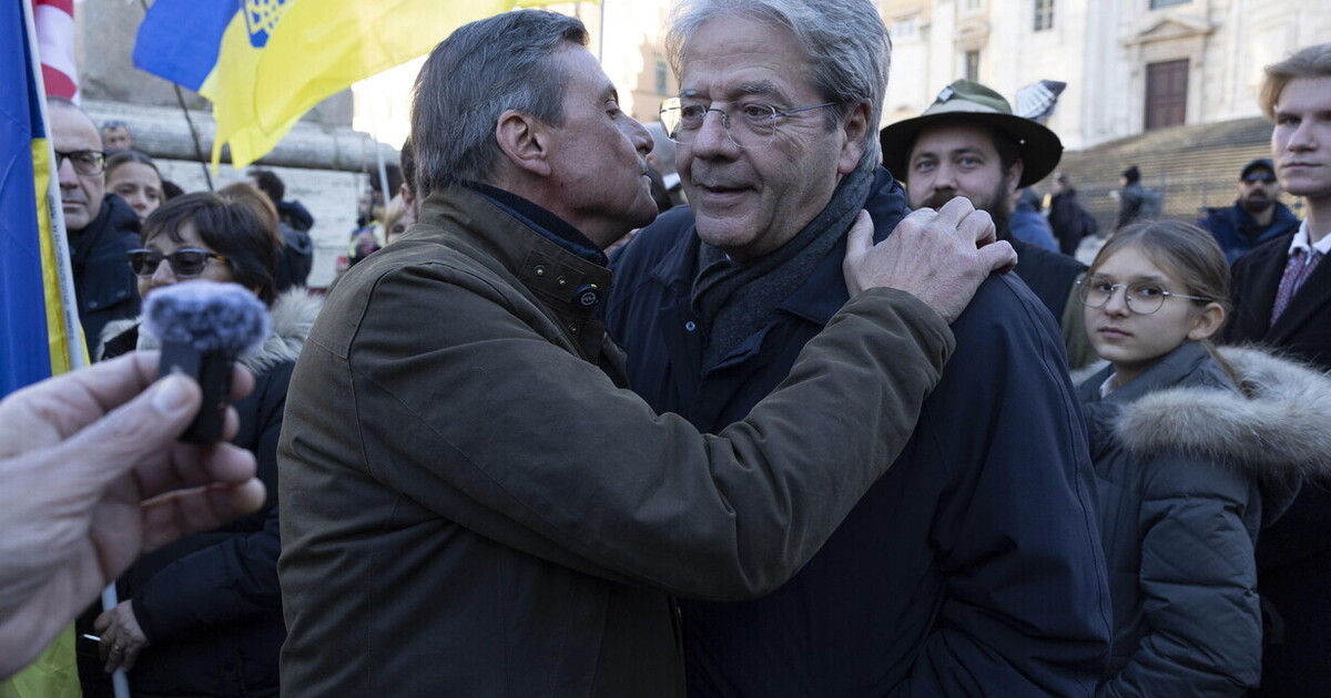 anche gentiloni alla manifestazione per l ucraina a roma mancano solo m5s lega e avs