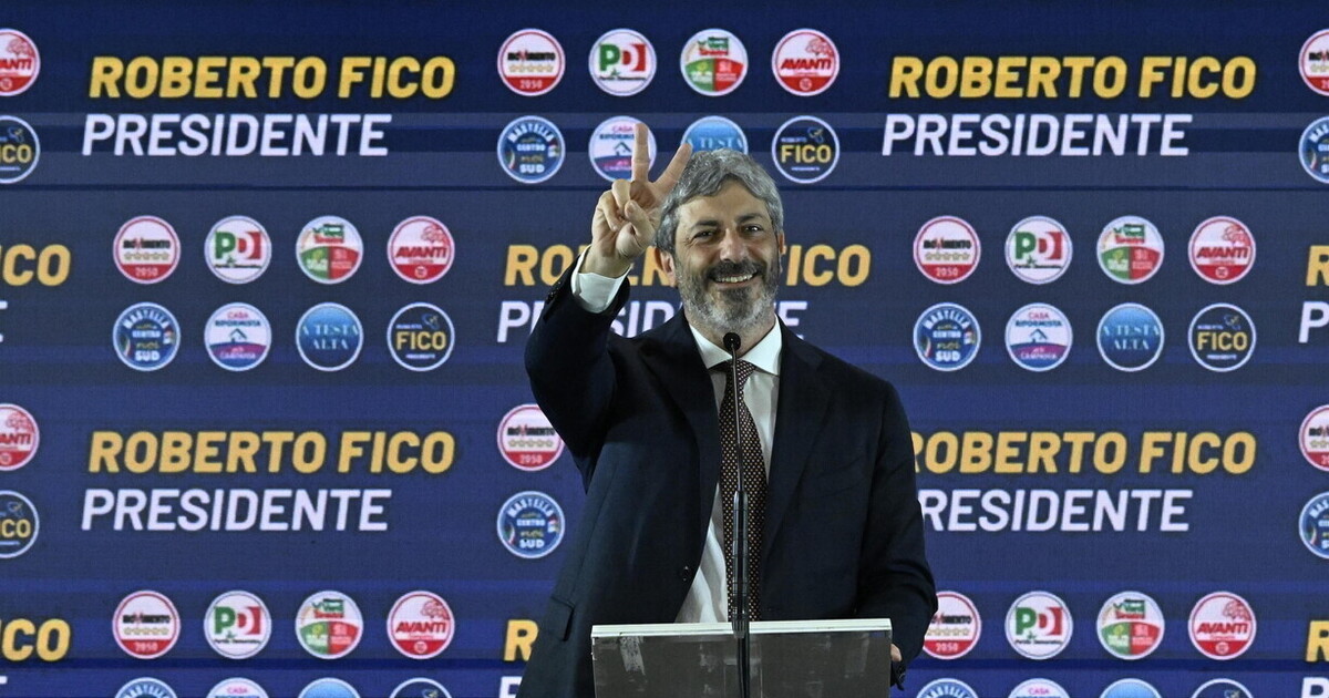 Il campo largo accorre da Fico e festeggia la vittoria in Campania: "Battuto il governo Meloni"