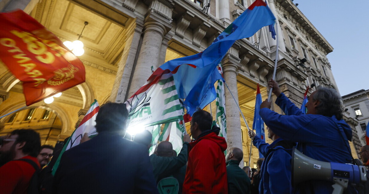 i ritardi dei sindacati e il crollo dei salari reali in italia