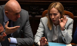 L'università di Bologna blocca il corso per ufficiali. Meloni: "Atto incomprensibile e sbagliato". E Bernini: "Si farà"