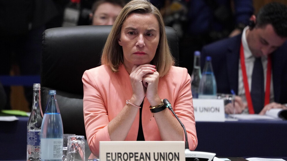 Fermati in Belgio Mogherini e Sannino. La macchina del “sono tutti colpevoli” è già in moto