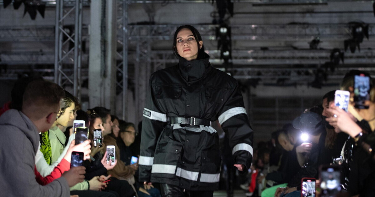 Fra abito e costume: Demna e le bad girls Fra abito e costume: Demna e le bad girls