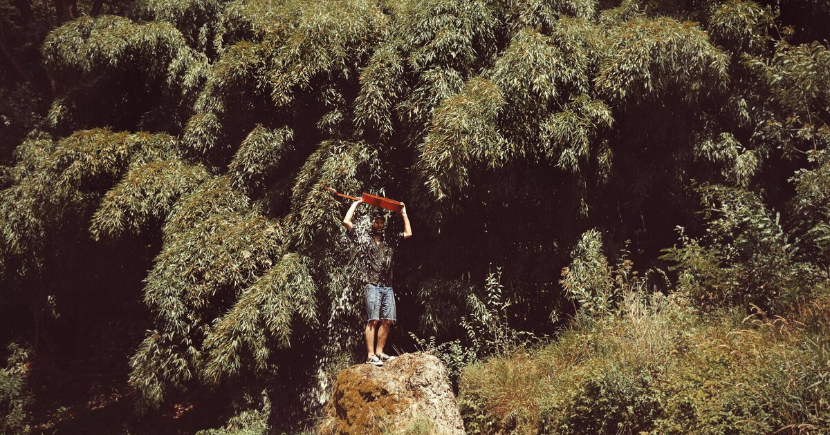 Perdersi nelle ballate di Krano, tra ritmi lenti e una lingua misteriosa Perdersi nelle ballate di Krano, tra ritmi lenti e una lingua misteriosa